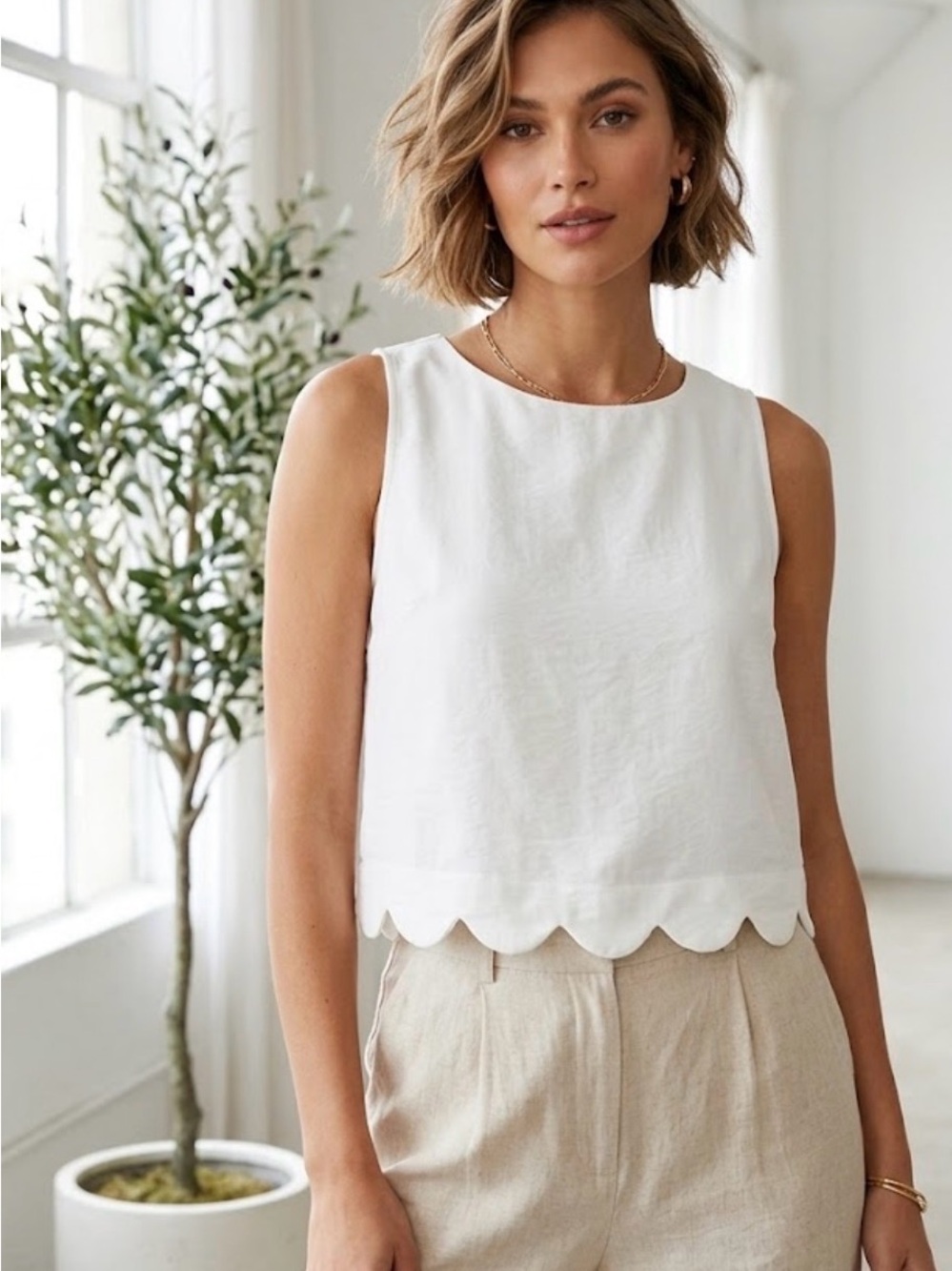 Monteau White Sleeveless Scallop-Hem Tank